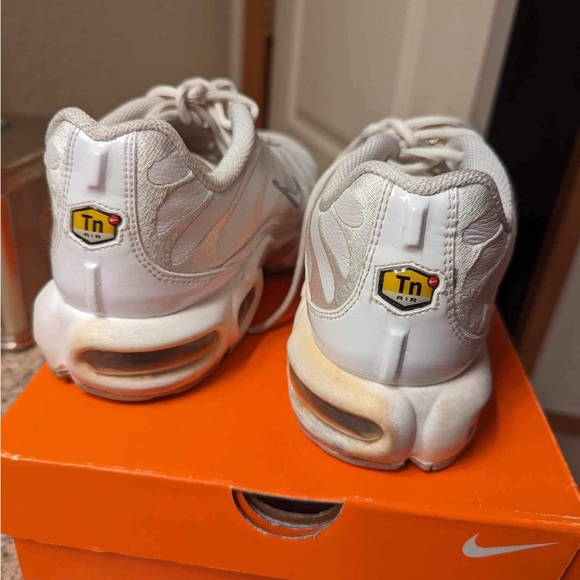Nike Air Max Plus TN - Triple White Leather Running Shoes Men's Size 9 - Picture 4 of 9
